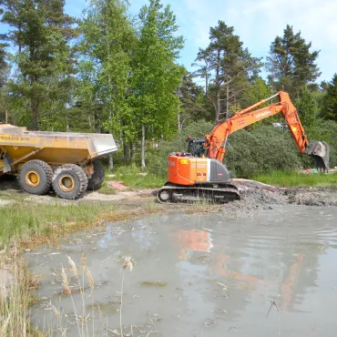 Grävning vid simstrand