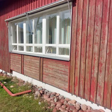 Fasadmålning (före), Eckerö skola (2024)
