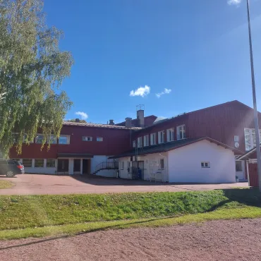Fasadmålning (efter), Eckerö skola (2024)